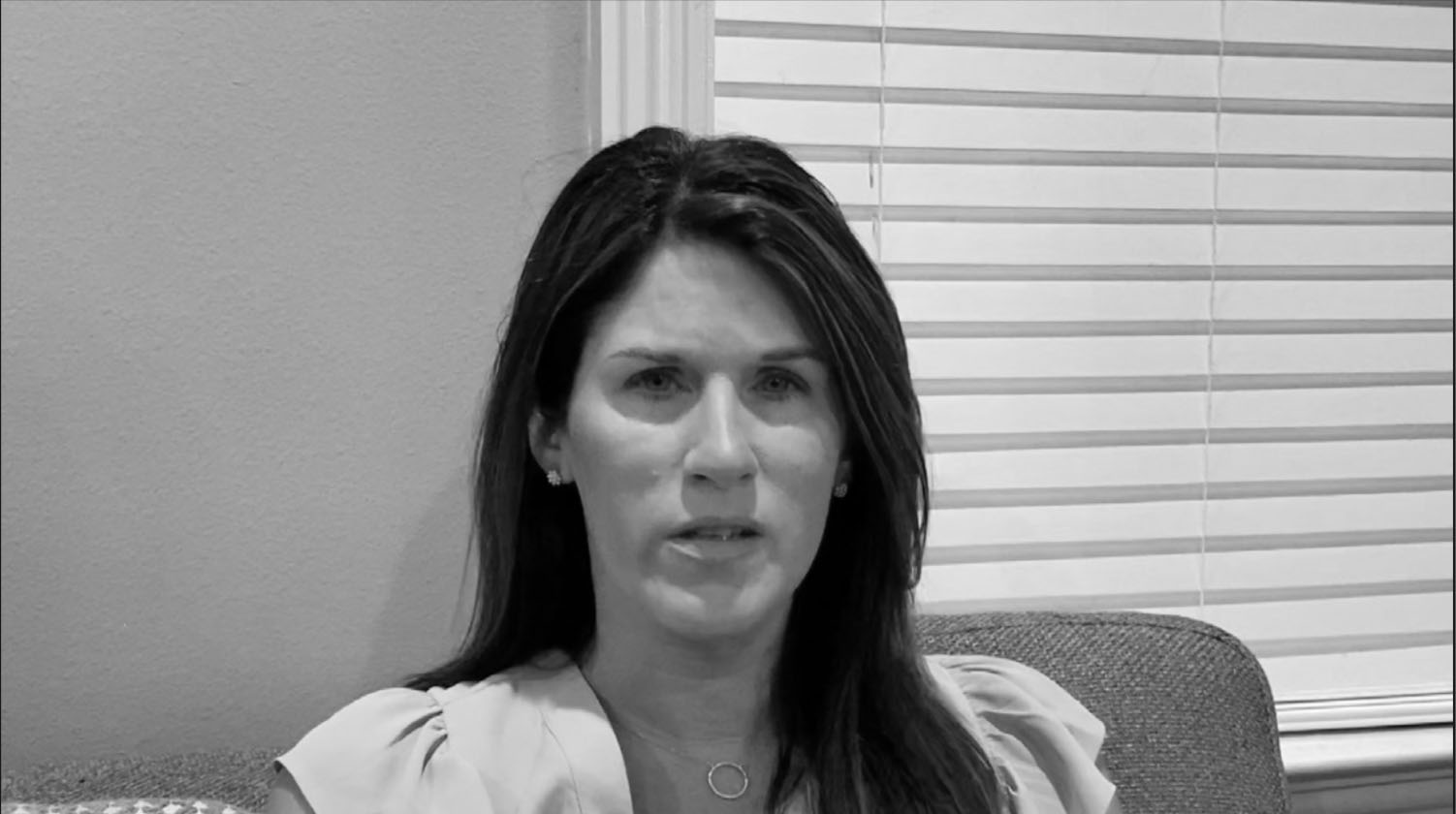 Black and white photo of Jen, a real patient on ENTYVIO®.